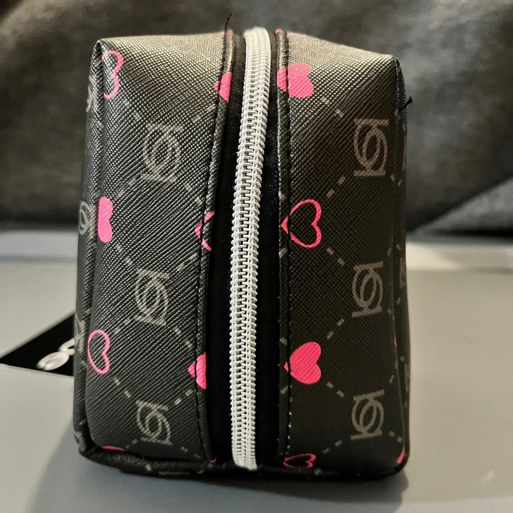 bebe Black & Pink Heart Logo Cosmetic Bag – NWT – OS - Picture 5 of 9